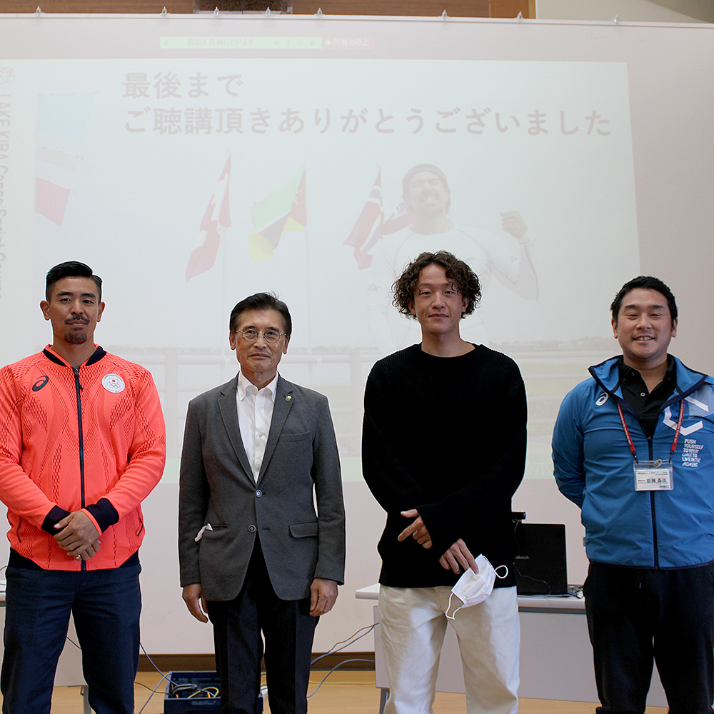 オリンピックの報告をする當銘選手